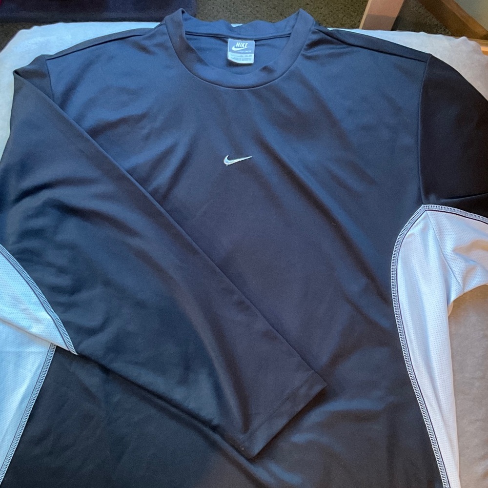 Nike Men's Black and Gray Long Sleeve Tee